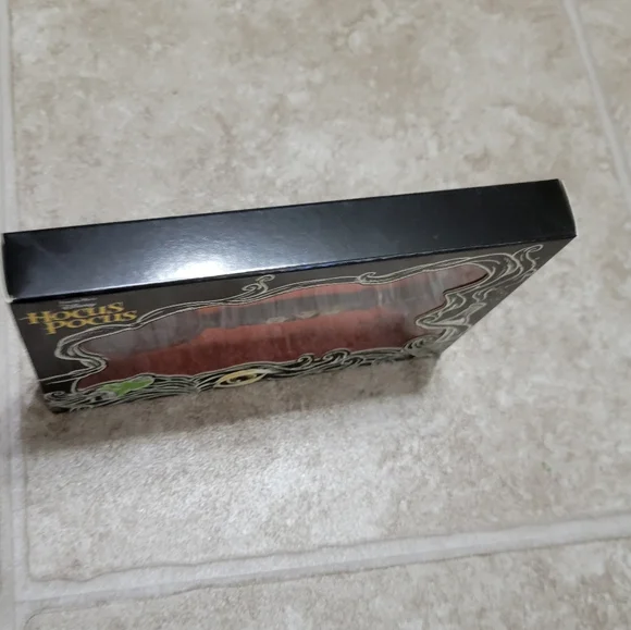 2/$25 Hocus Pocus Keys Collector Set of 2 Disney Store Collection Movie NEW - Picture 9 of 9